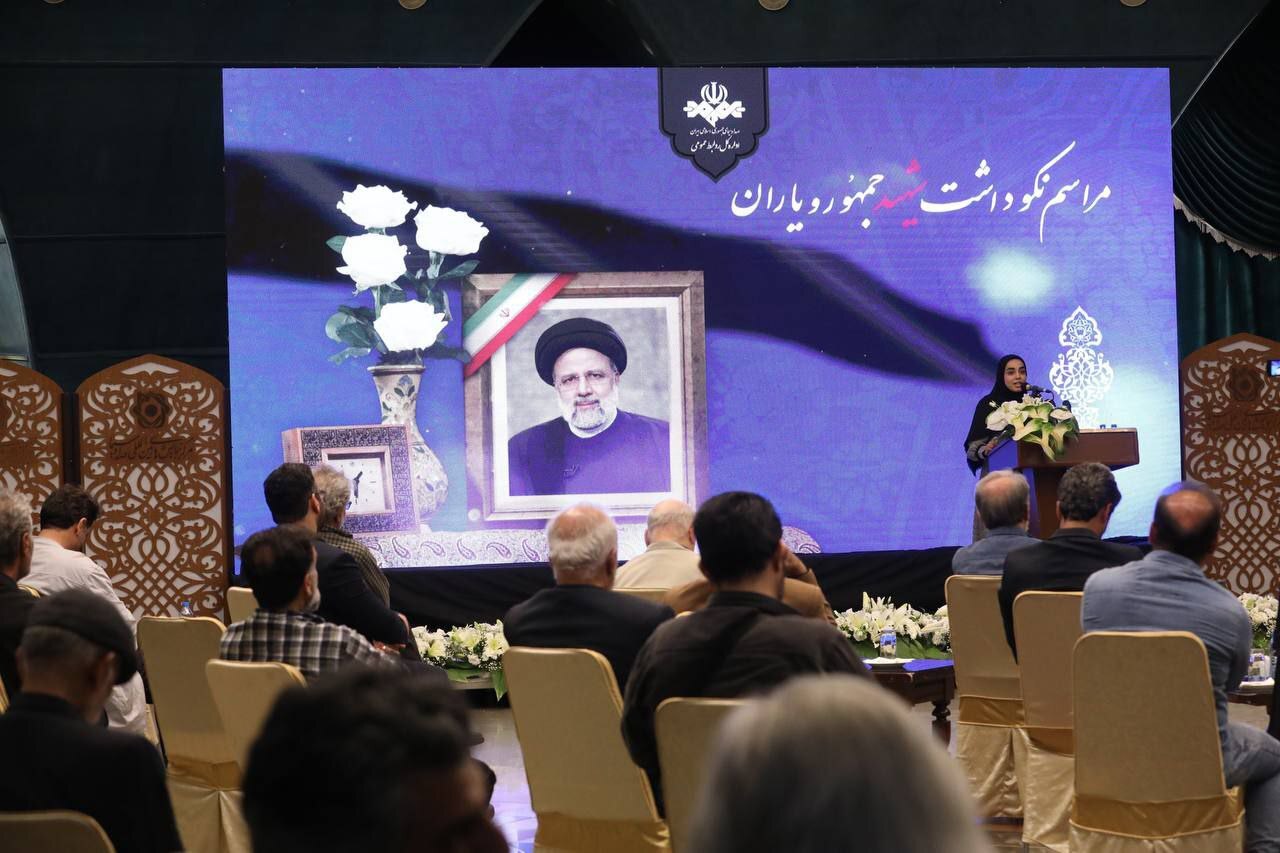 شب خاطره‌گویی رادیویی‌ها از شهید جمهور/ نگاه شهید به سربند یا حسین فراموش نمی‌شود