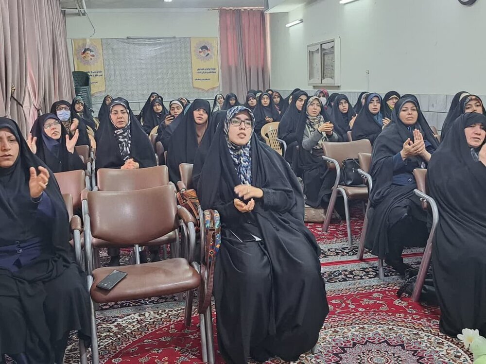 یک هزار و ۷۰ نفر از مرکز حوزه علمیه خواهران قزوین فارغ التحصیل شدند یک هزار و ۷۰ نفر از مرکز حوزه علمیه خواهران قزوین فارغ التحصیل شدند