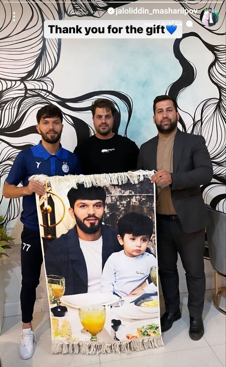 هدیه ارزشمند یک هوادار هنرمند به ماشاریپوف + عکس