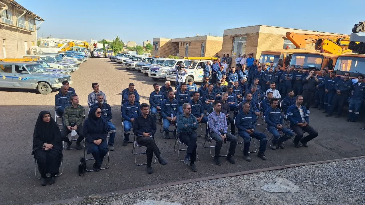 اقدام جهادی تعمیر و بهینه سازی فیدر ۲۰ کیلو ولت اباذر قزوین انجام شد