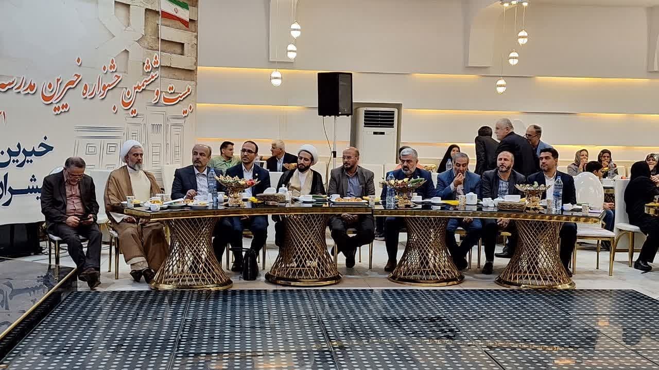 داشتن مدارس استاندارد و در تراز نظام اسلامی به ارتقای آموزش کمک می کند