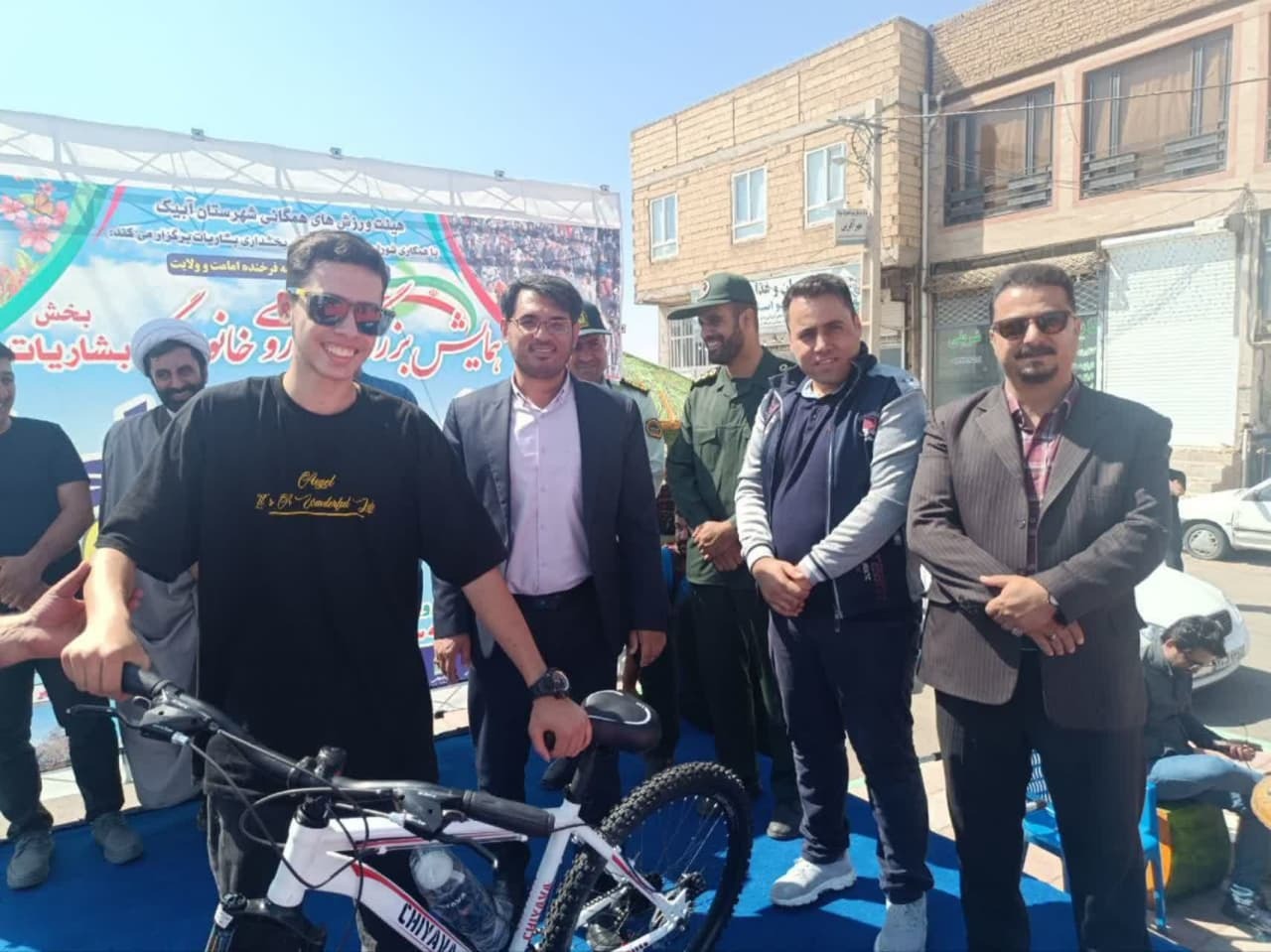 پیاده روی خانوادگی در شهر خاکعلی برگزار شد