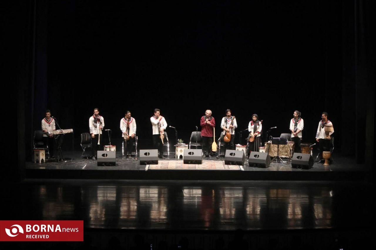 حنجره زخمی زاگرس با ۱۵ کلمه صحنه وحدت را به آتش کشید