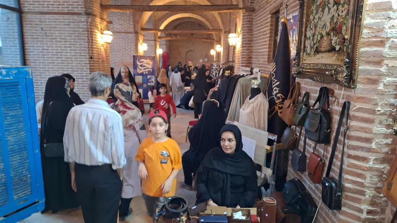 نمایشگاه مد و لباس خانواده ایرانی در سرای تاریخی سعدالسلطنه قزوین گشایش یافت