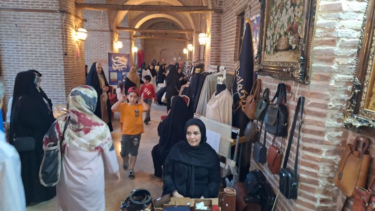 برپایی نمایشگاه مد و لباس ایرانی از مطالبات خانواده ها در قزوین بود