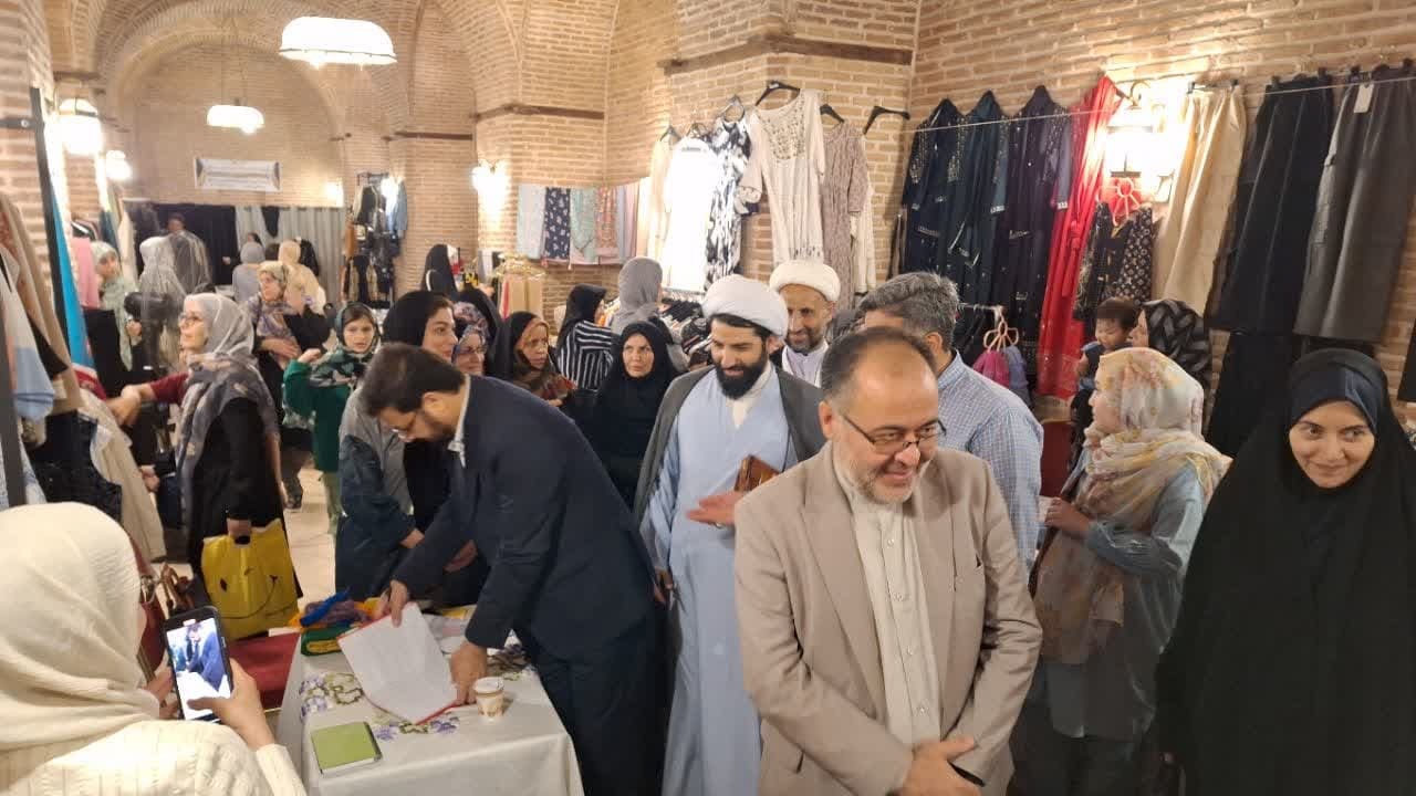 برپایی نمایشگاه مد و لباس ایرانی از مطالبات خانواده ها در قزوین بود