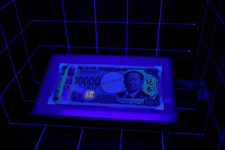 عرضه اسکناس‌ با پرتره‌های هولوگرام در ژاپن