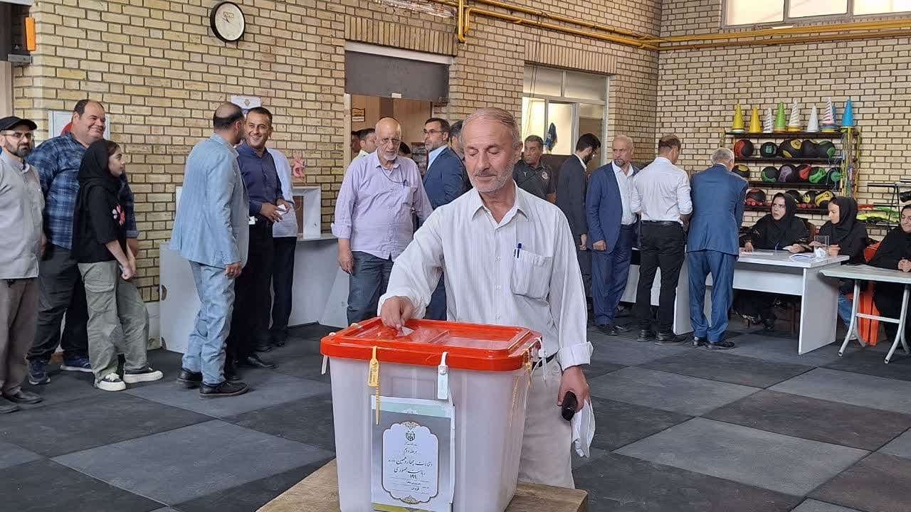 ورزشکاران با آرای خود در تعیین سرنوشت سیاسی کشور مشارکت می کنند ورزشکاران با آرای خود در تعیین سرنوشت سیاسی کشور مشارکت می کنند