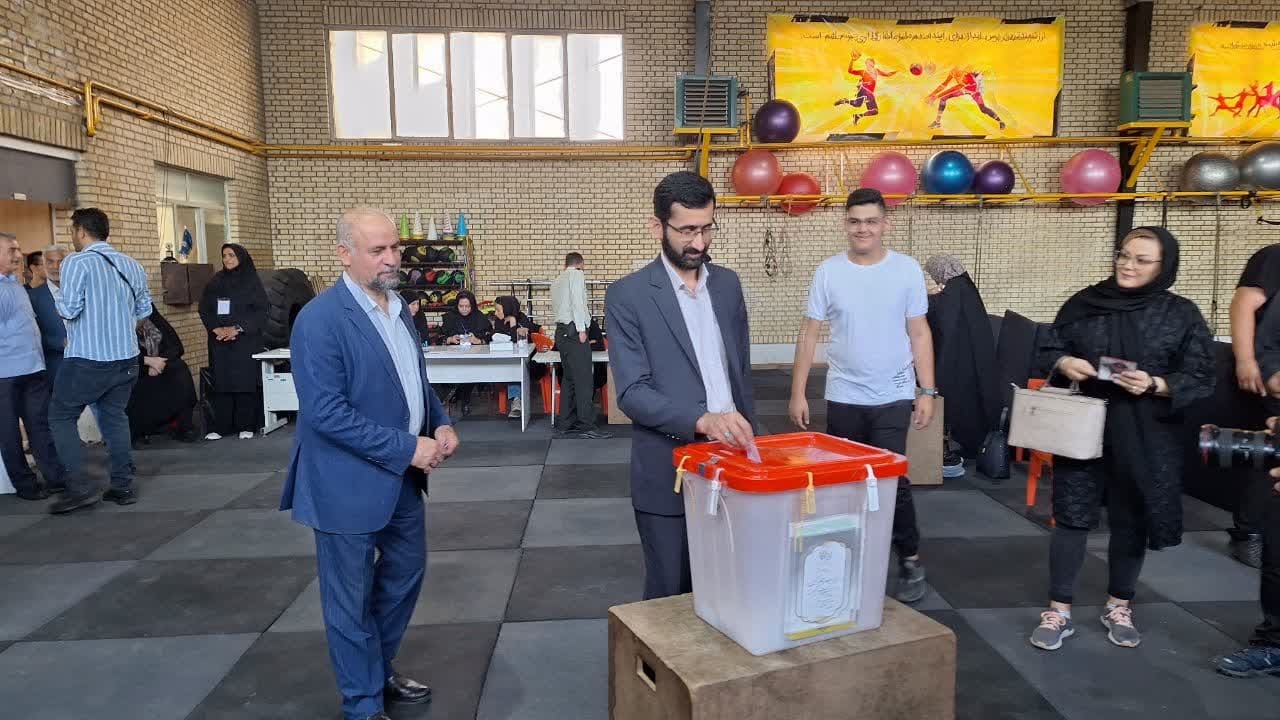 ورزشکاران با آرای خود در تعیین سرنوشت سیاسی کشور مشارکت می کنند ورزشکاران با آرای خود در تعیین سرنوشت سیاسی کشور مشارکت می کنند