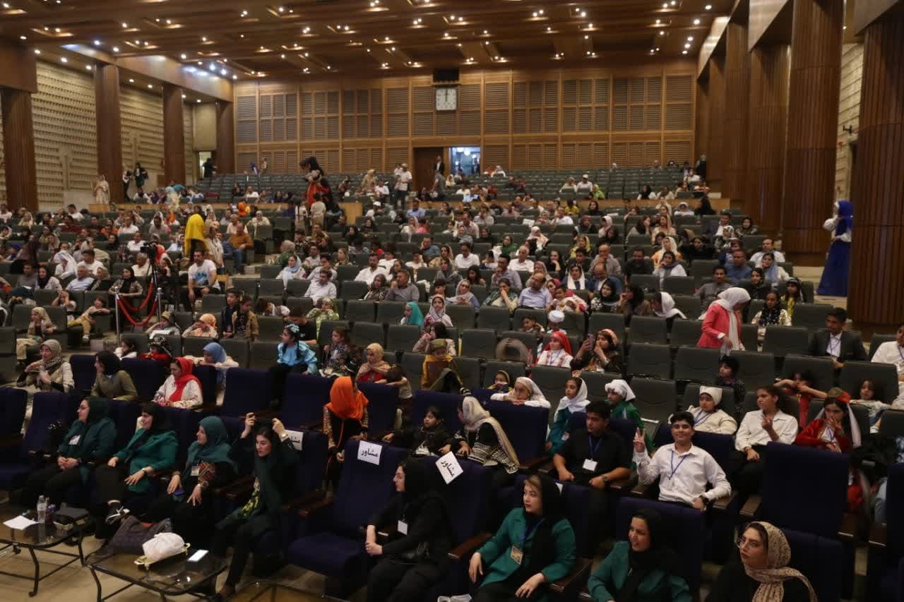 سومین جشنواره سیمرغ سخن با معرفی برترین ها به کار خود در قزوین پایان داد سومین جشنواره سیمرغ سخن با معرفی برترین ها به کار خود در قزوین پایان داد