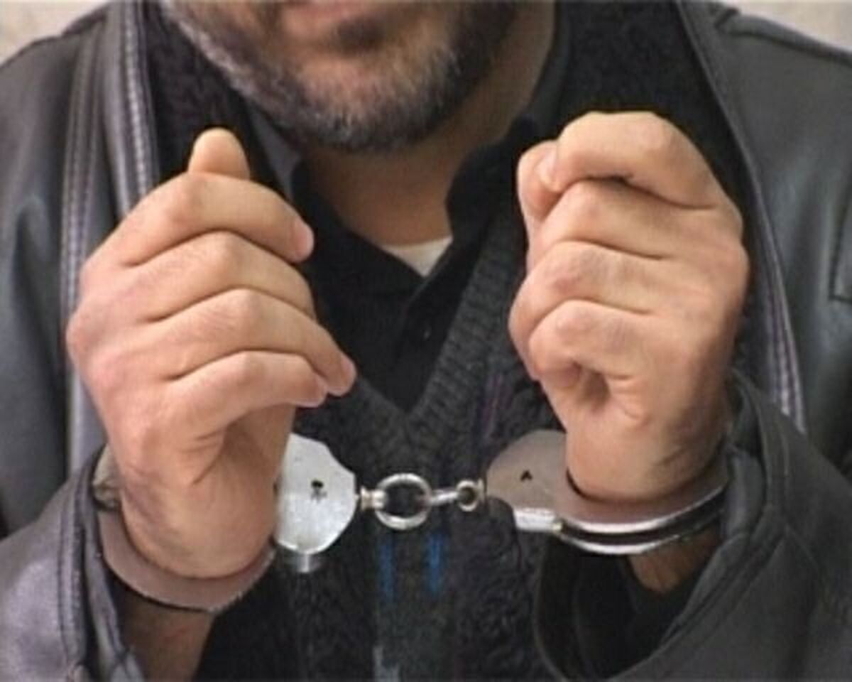 دستبند قانون بر دستان عامل تیراندازی در لنگرود