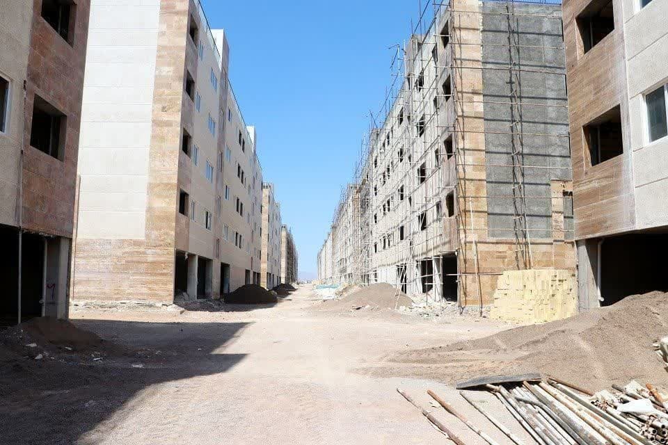 ۶۳۶ واحد مسکن ملی بوئین زهرا تا پایان سال به مردم تحویل داده می شود. ۶۳۶ واحد مسکن ملی بوئین زهرا تا پایان سال به مردم تحویل داده می شود.