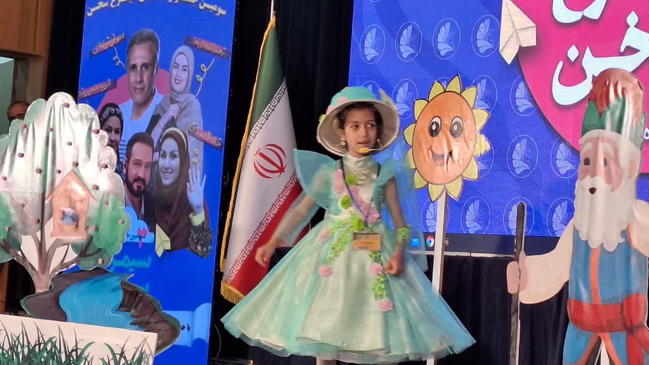 سومین جشنواره سیمرغ سخن با معرفی برترین ها به کار خود در قزوین پایان داد