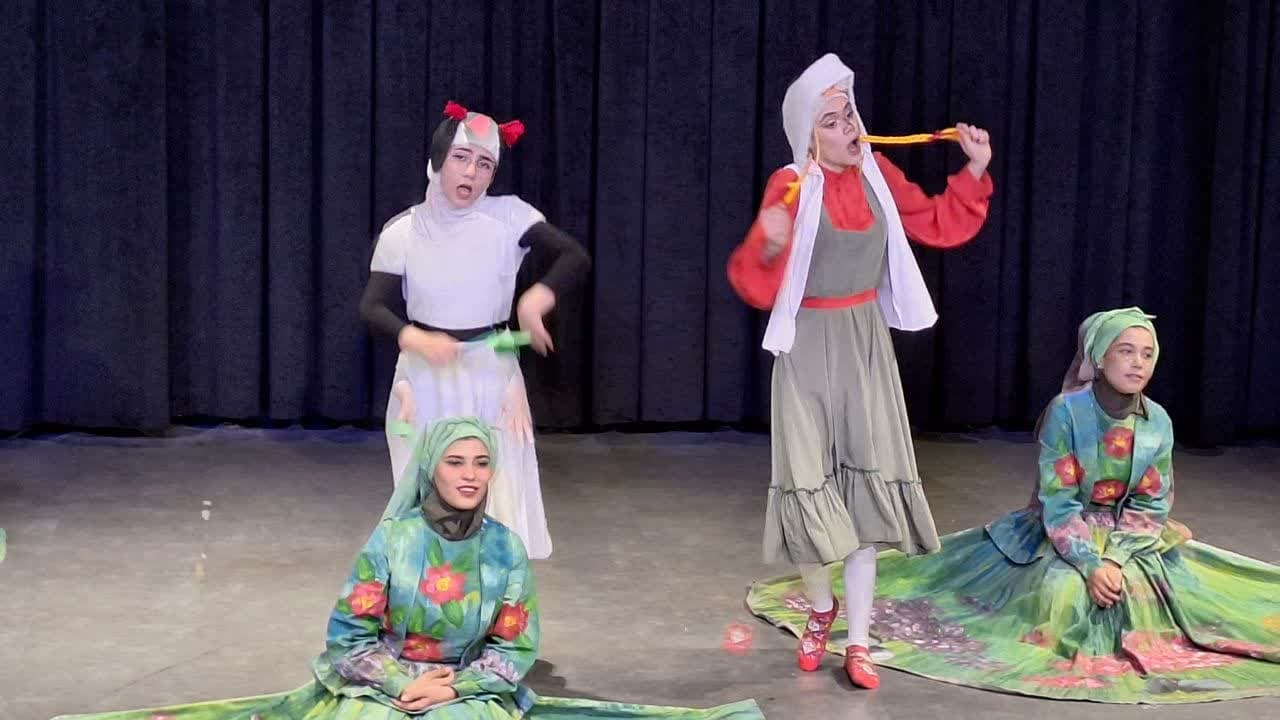 «بچه روباه راستگو» نمایشی زیبا برای کودکان در قزوین به روی صحنه رفت «بچه روباه راستگو» نمایشی زیبا برای کودکان در قزوین به روی صحنه رفت