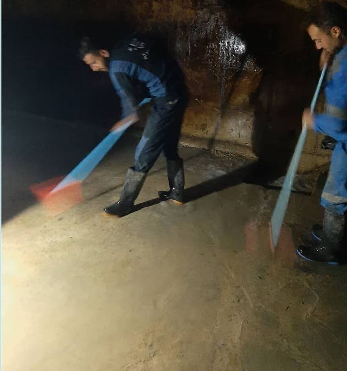 شستشوی و گندزدایی بیش از ۱۳ هزار مترمکعب مخازن ذخیره آب شرب حوزه روستایی شهرستان رشت