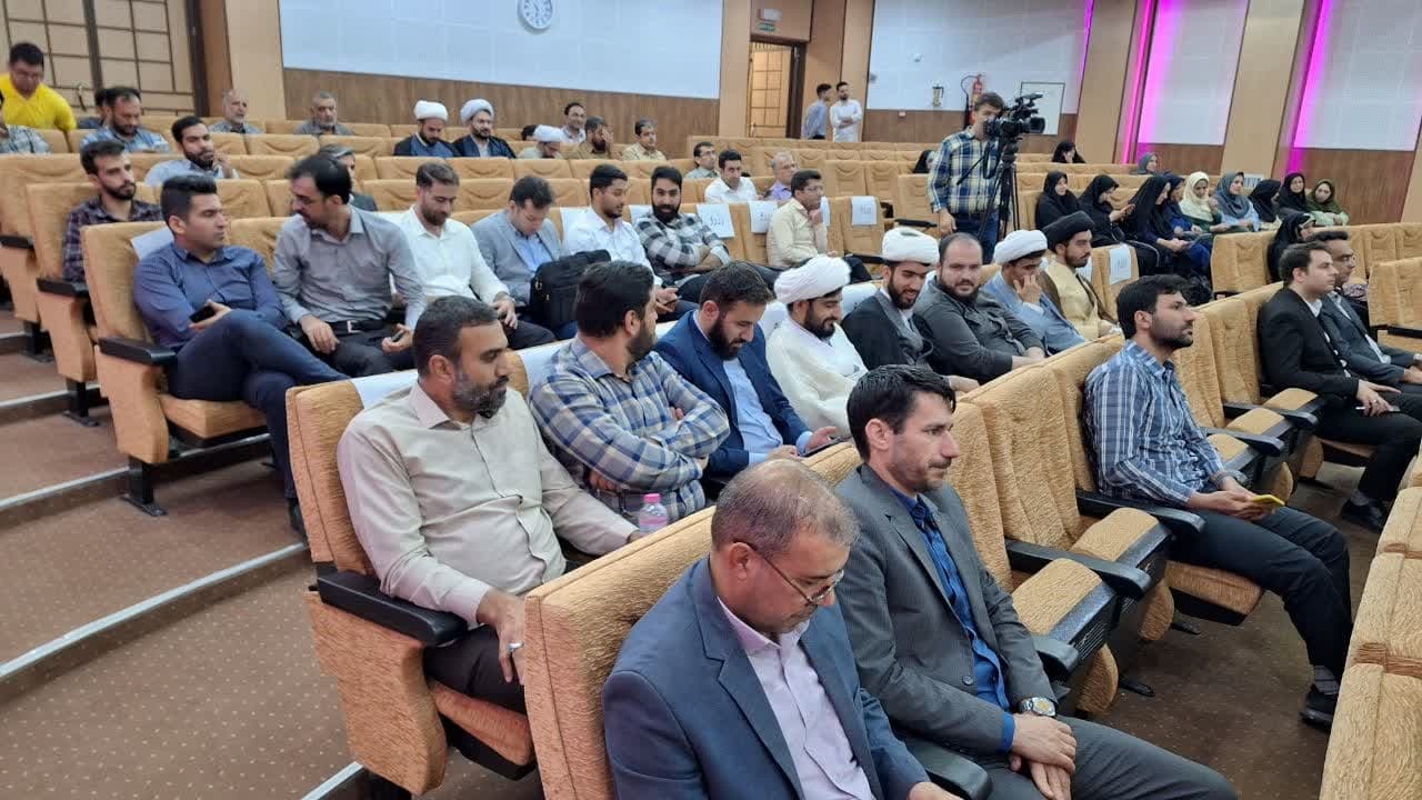 توجه به محتوا، هویت سازی و امام شناسی زیارت نامه ها را در اولویت قرار دهیم توجه به محتوا، هویت سازی و امام شناسی زیارت نامه ها را در اولویت قرار دهیم