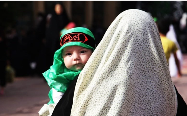 عزاداری مادران به همراه نوزادان در مراسم شیرخوارگان حسینی قزوین 