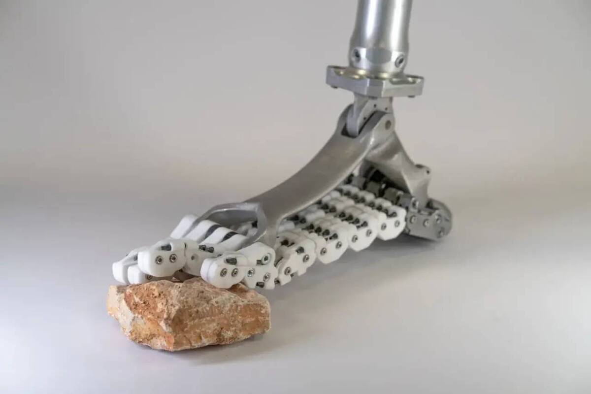 ساخت یک پای مصنوعی برای کمک به افراد نقص عضو