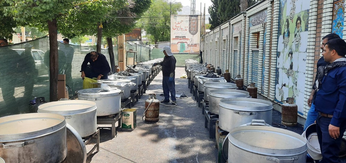 پخت ۱۲ هزار پرس غذا در نذرواره حسینی کهگیلویه و بویراحمد