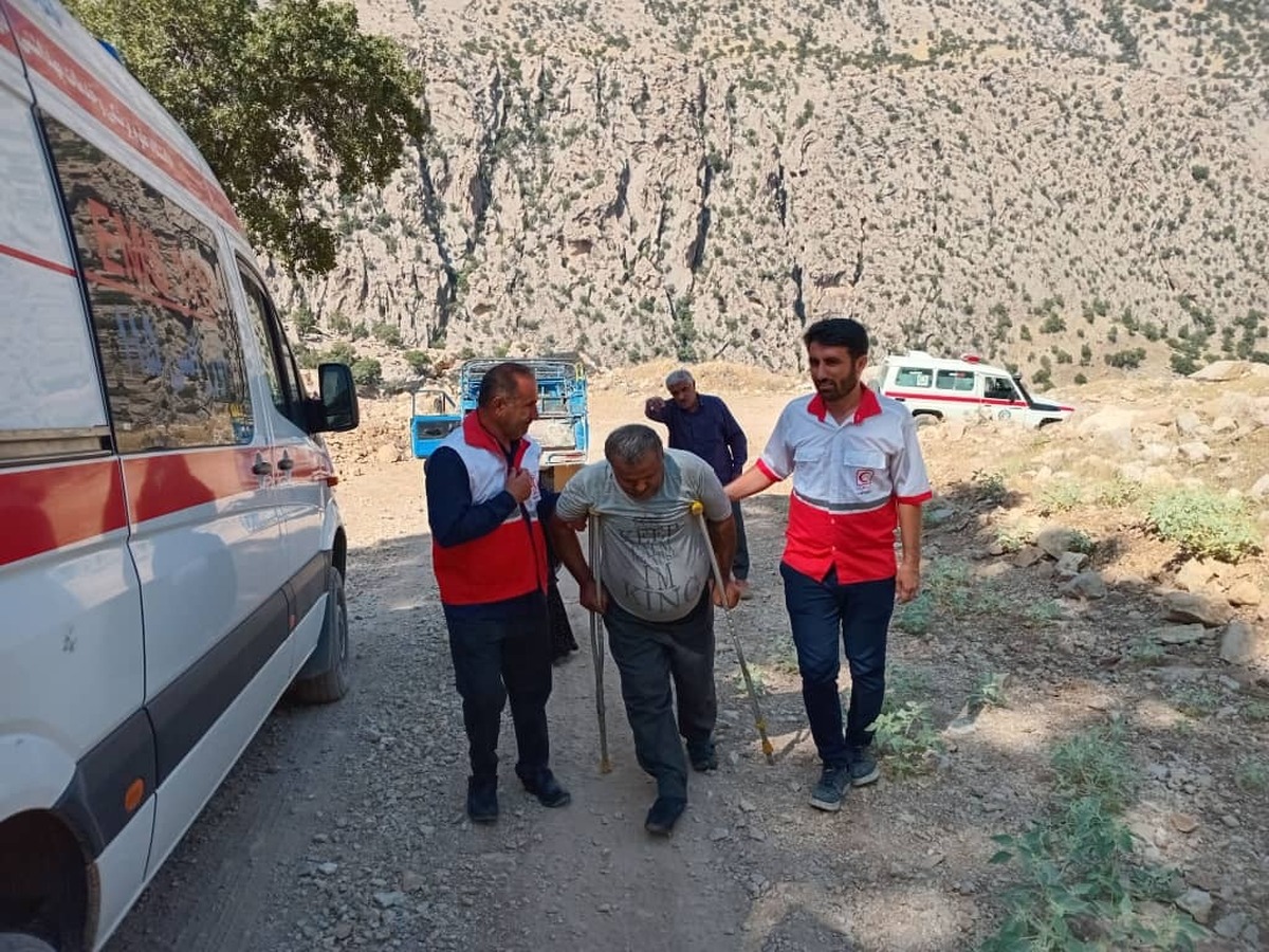 نجات فرد ۵۶ ساله دچار حمله قلبی در ارتفاعات کوه سفید