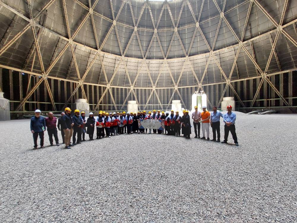 جمعی از جوانان هلال احمر از نیروگاه شهیدرجایی بازدید کردند