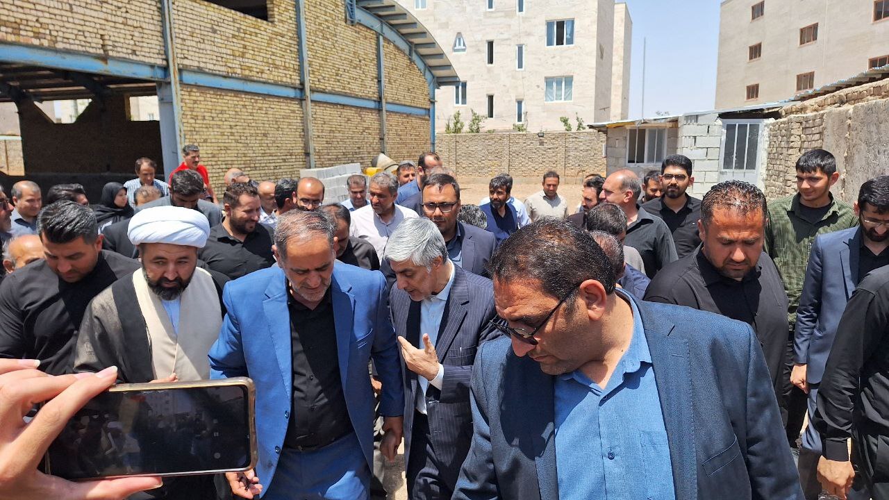 وزیر ورزش از استخر نیمه تمام شهر شال بازدید کرد وزیر ورزش از استخر نیمه تمام شهر شال بازدید کرد