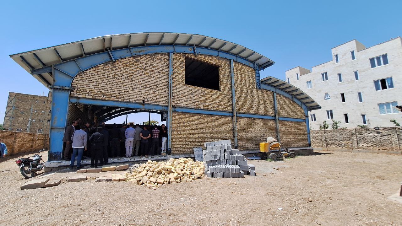 وزیر ورزش از استخر نیمه تمام شهر شال بازدید کرد وزیر ورزش از استخر نیمه تمام شهر شال بازدید کرد