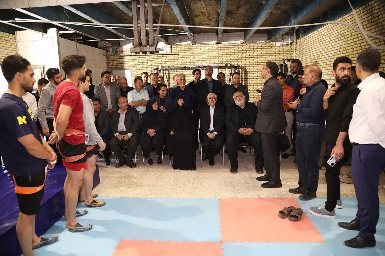 وزیر ورزش در محل تمرین مدال آور المپیک حضور یافت 