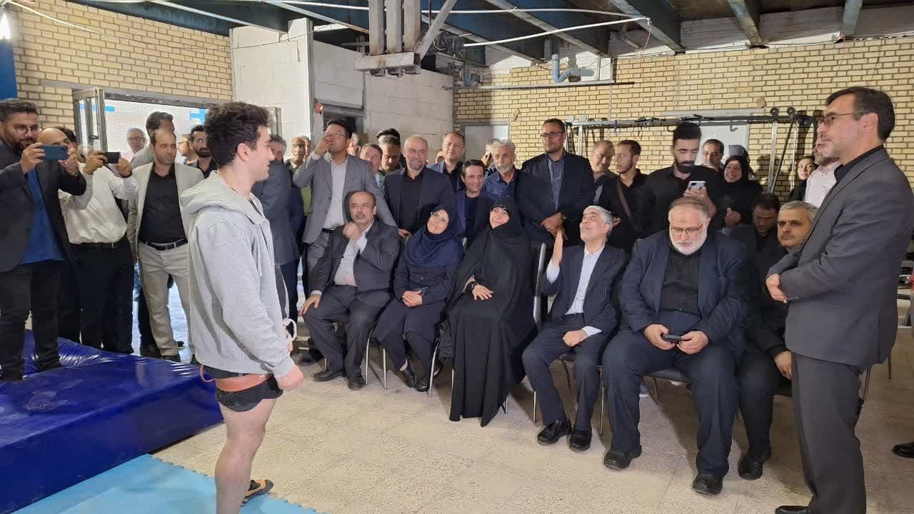 وزیر ورزش در محل تمرین مدال آور المپیک حضور یافت 