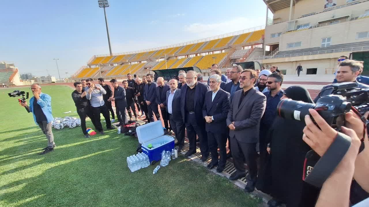 حضور وزیر ورزش در تمرینات تیم شمس آذر قزوین حضور وزیر ورزش در تمرینات تیم شمس آذر قزوین