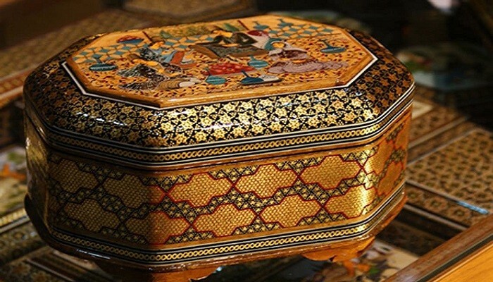 سفر به نصف جهان و خرید سوغات اصفهان