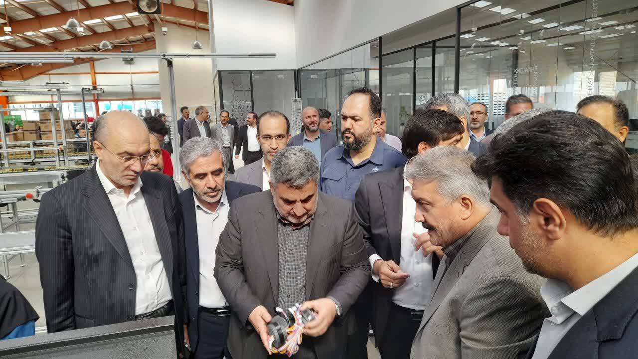 قائم مقام وزیر صمت در امور بازرگانی از یک واحد تولید قطعات الکترونیکی بازدید کرد