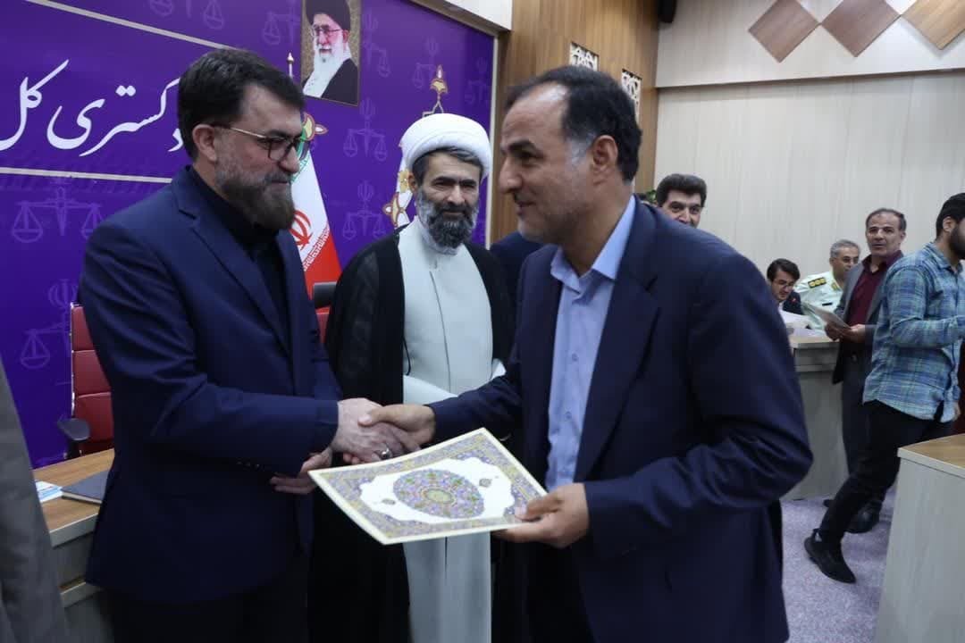 شهرداری محمدیه از سوی دستگاه قضا به عنوان شهرداری منتخب استان معرفی شد شهرداری محمدیه از سوی دستگاه قضا به عنوان شهرداری منتخب استان معرفی شد