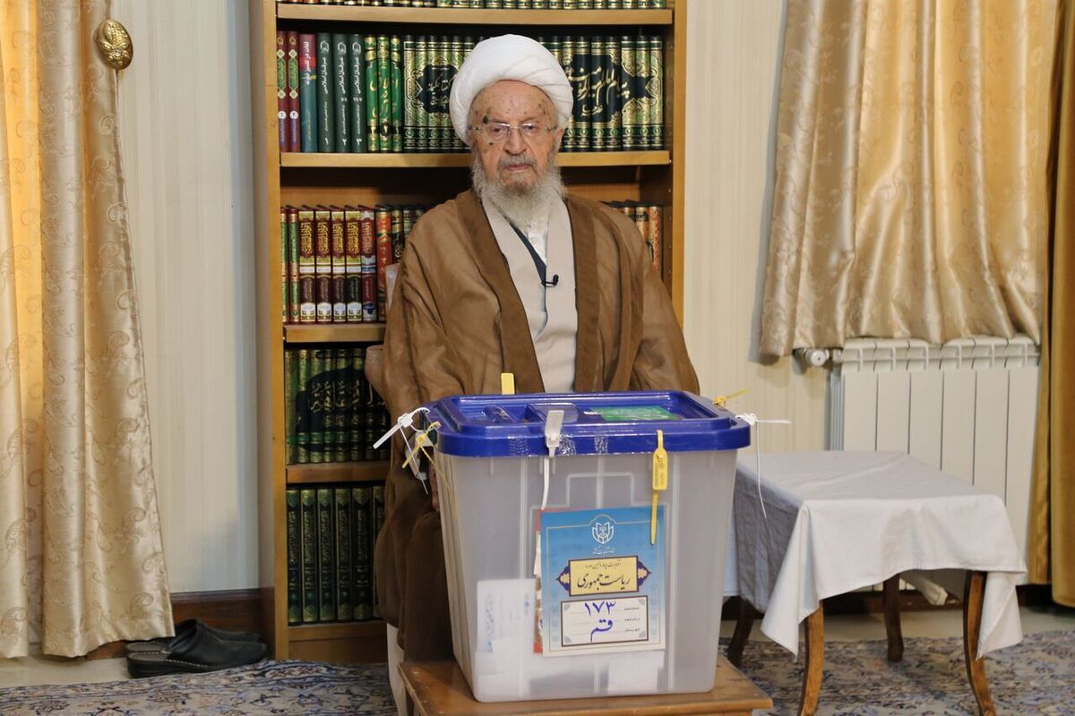 حضور آیت‌الله مکارم شیرازی در انتخابات