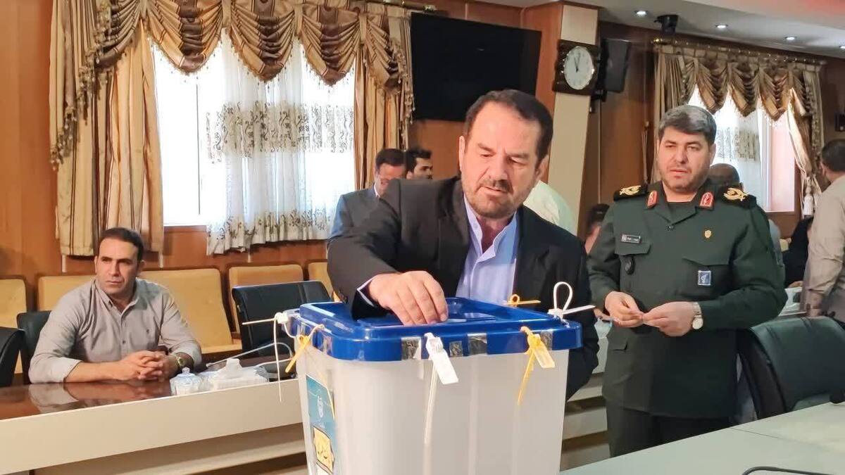 استاندار گهگیلویه و بویراحمد رای خود را به صندوق انداخت