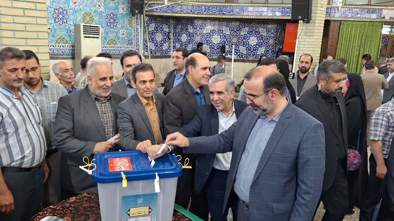 هنرمندان و اصحاب رسانه در استان قزوین مردم را به حضور حماسی دعوت کنند