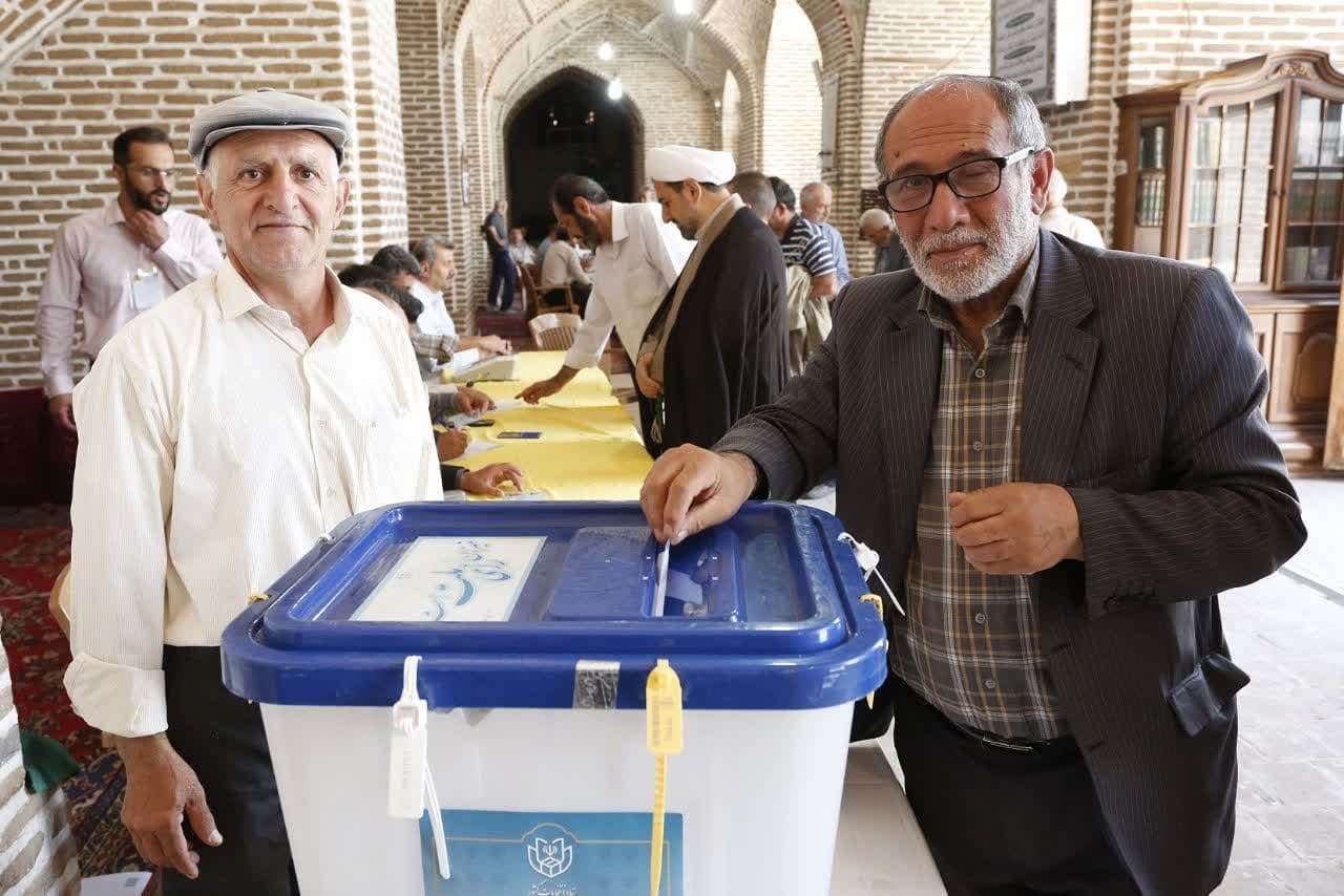 رئیس جمهور منتخب مردم در مسیر اعتلای کشور گام بردارد