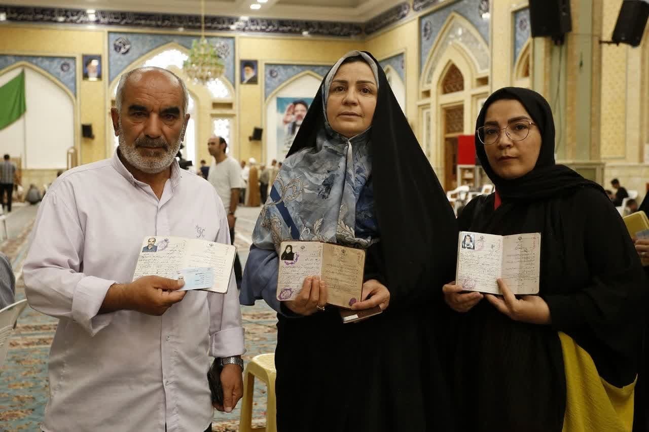 رئیس جمهور منتخب مردم در مسیر اعتلای کشور گام بردارد