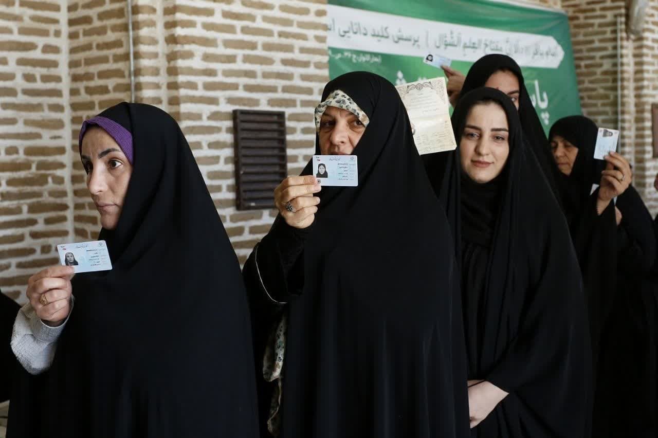 رسانه ها در انتخاب درست مردم نقش مهمی ایفا کرده اند رسانه ها در انتخاب درست مردم نقش مهمی ایفا کرده اند