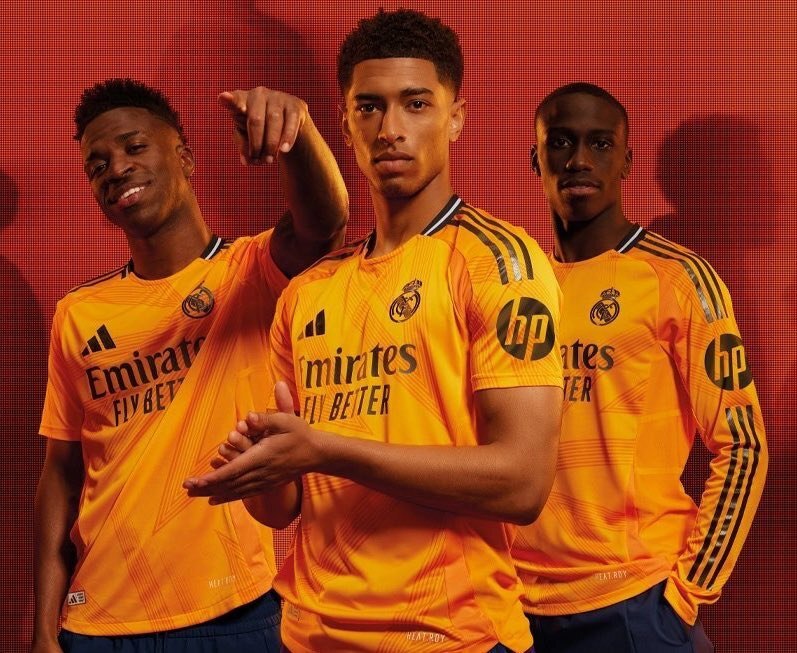 رونمایی از لباس دوم رئال مادرید برای فصل ۲۵-۲۰۲۴ رونمایی از لباس دوم رئال مادرید برای فصل ۲۵-۲۰۲۴