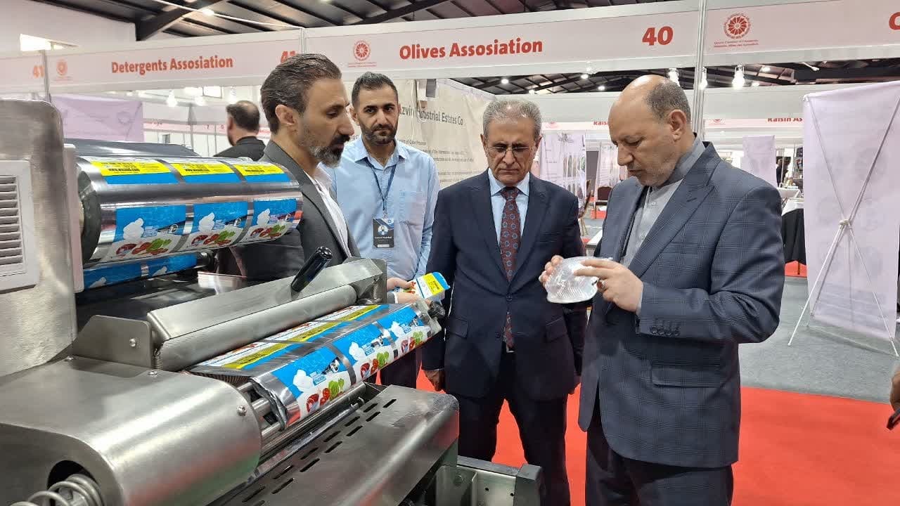 افزایش صادرات به کشورهای همسایه در اولویت برنامه های وزارت صمت است افزایش صادرات به کشورهای همسایه در اولویت برنامه های وزارت صمت است