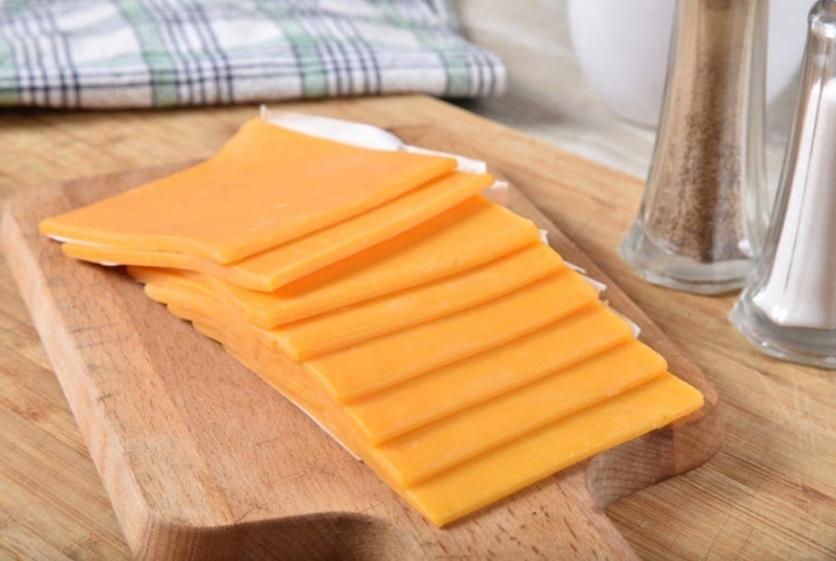 این نوع پنیرها را هرگز مصرف نکنید!