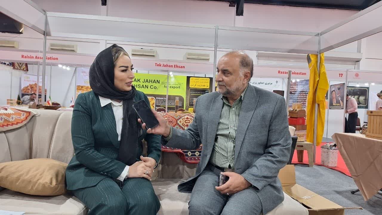 نمایشگاههای خارج از کشور بهترین فرصت برای معرفی توانمندی و محصولات هنرمندان است