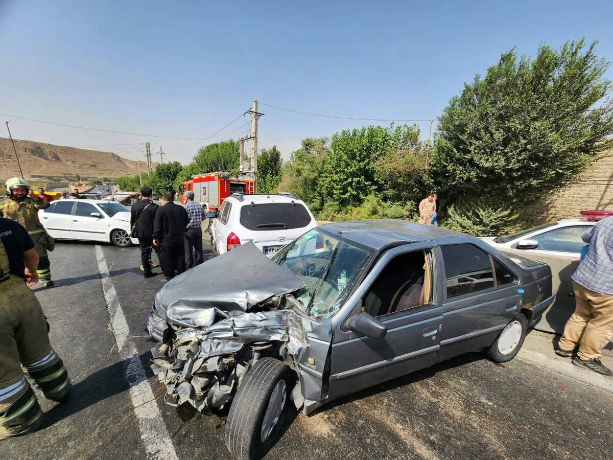 تصادف زنجیره‌ای ۱۰ وسیله نقلیه در بزرگراه امام علی