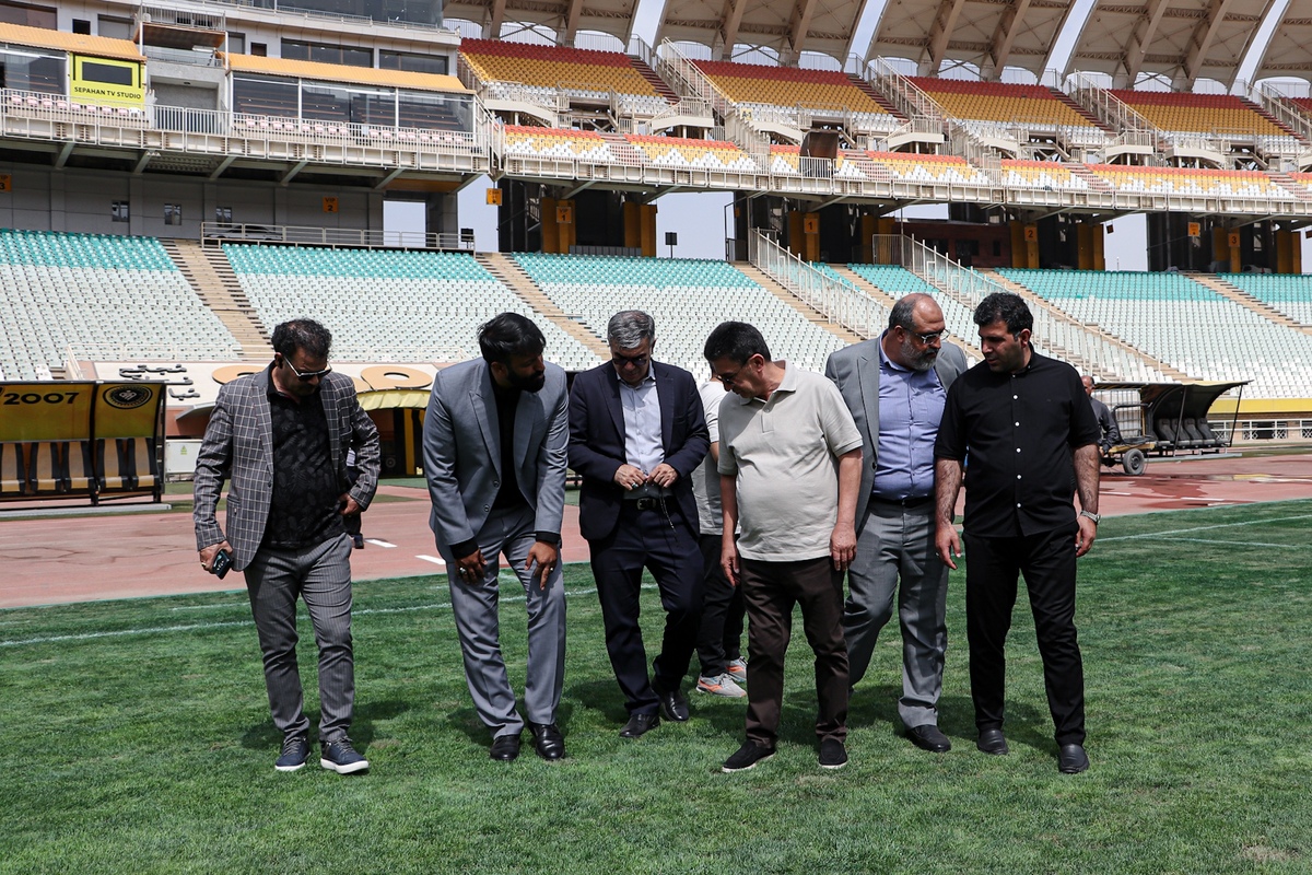 بازدید سرمربی تیم ملی فوتبال از ورزشگاه نقش‌جهان