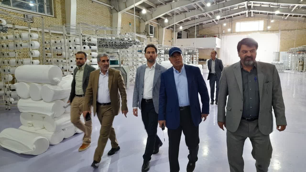 مدیرکل دفتر صنایع منسوجات و پوشاک وزارت صمت از چند واحد صنعتی قزوین بازدید کرد
