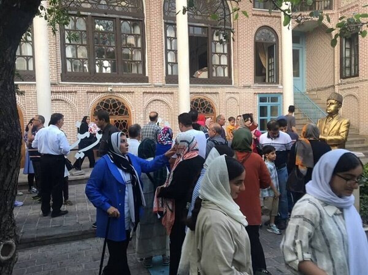 حضور پرشور گردشگران و مسافران تابستانی در اماکن تاریخی،فرهنگی تبریز