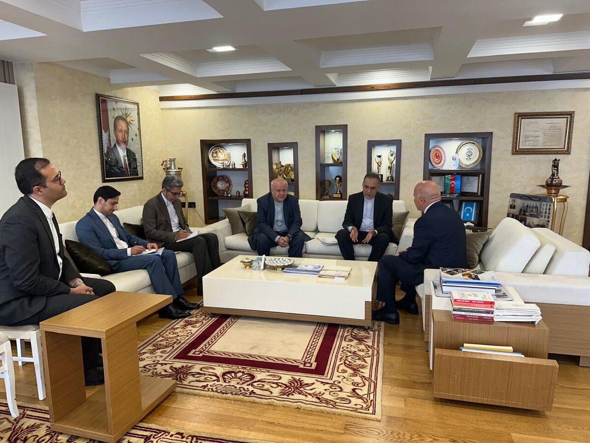 سفیر ایران در ترکیه با مقامات محلی استان ارزروم دیدار و رایزنی کرد