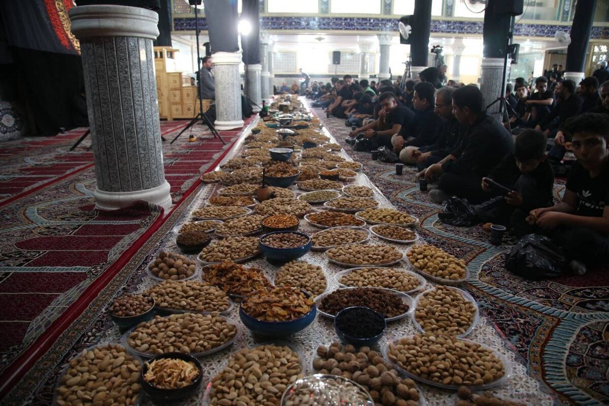 برگزاری آیین سنتی مذهبی "ششم امام حسین (ع)" «سفره برکت»