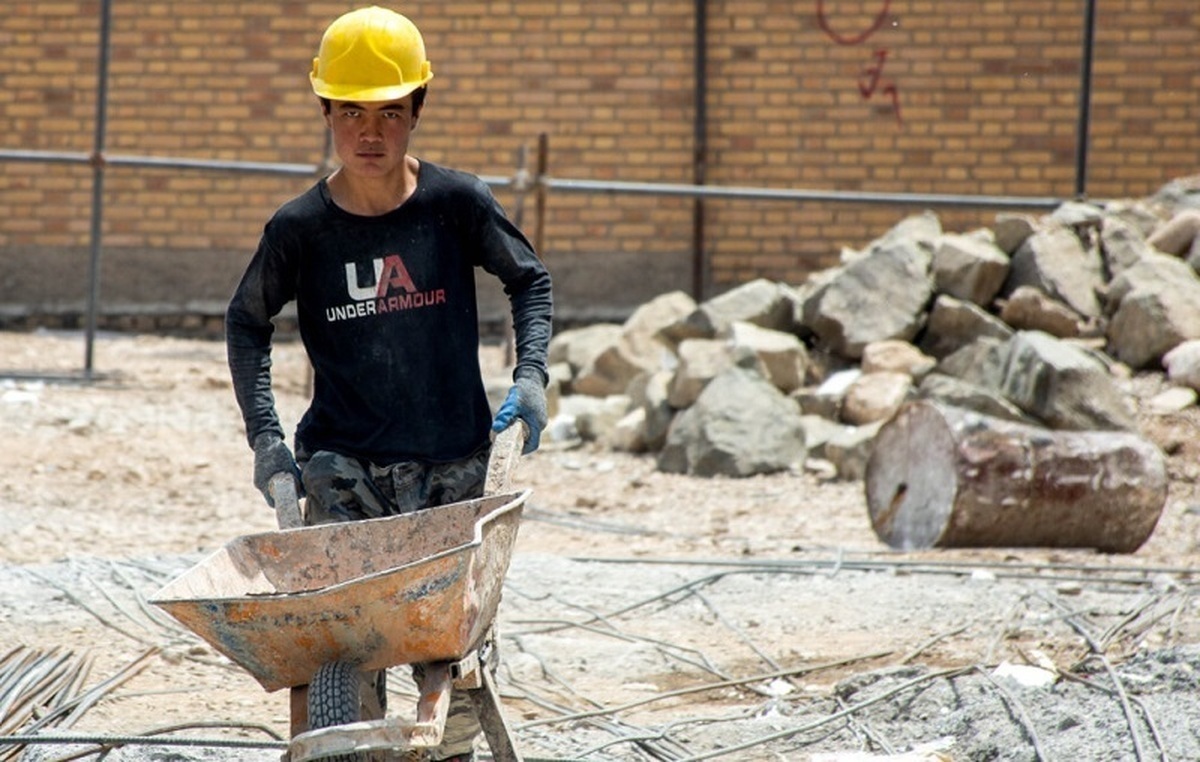 به کارگيري اتباع غيرمجاز جرم است